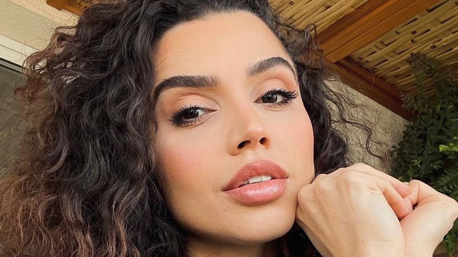 Paula Amorim finaliza transição capilar com corte que valoriza volume: “Por mim mesma”