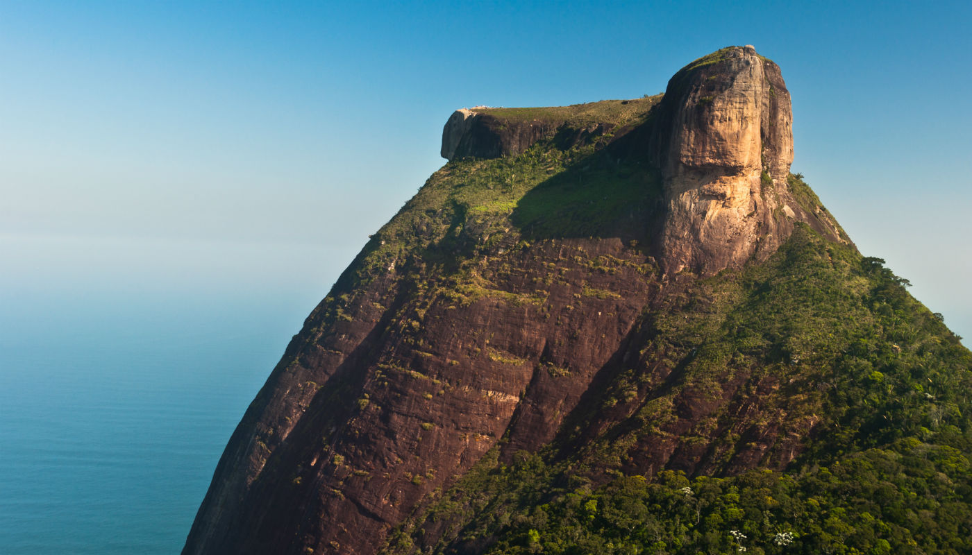 Vídeo de turista no alto da Pedra da Gávea (RJ) viralizou e está deixando a web aflita