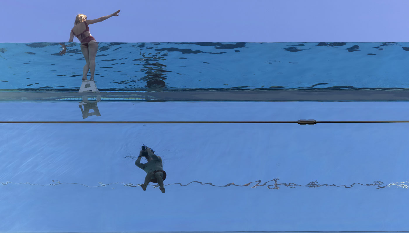 Piscina suspensa a 35 metros de altura liga prédios de luxo em Londres